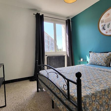 Les Tourterelles D'Avignon 2 Apartamento Exterior foto