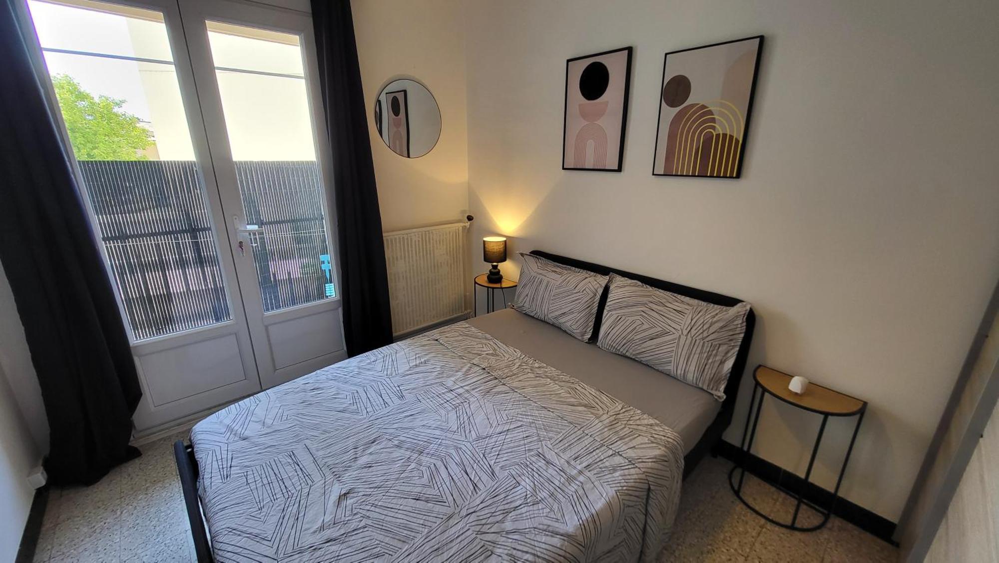 Les Tourterelles D'Avignon 2 Apartamento Exterior foto